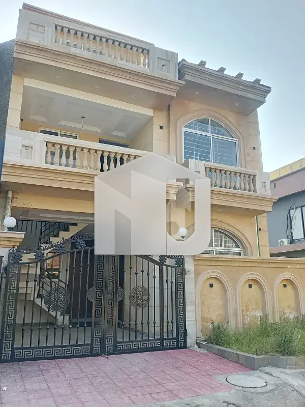5 MARLA DOUBLE STORY HOUSE FOR Rent BRAND NEW UNUSED IN F BLOCK OF B-17