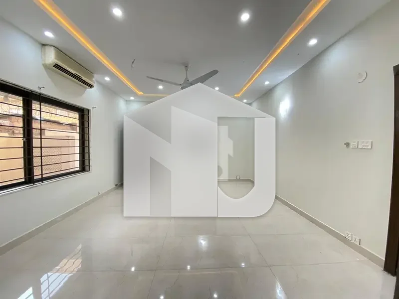 Beautiful House Available For Rent On Prime Location, photo 12