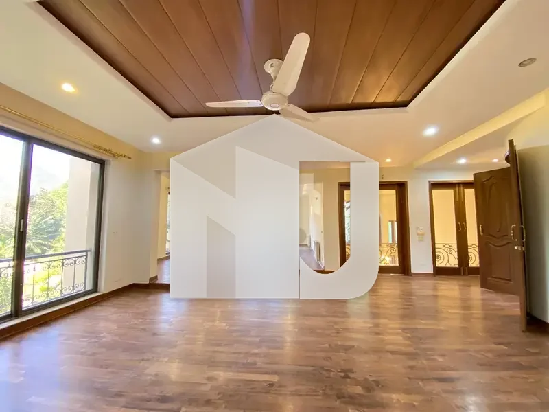 Beautiful House With Big Lawn Available For Rent On Prime Location, photo 15