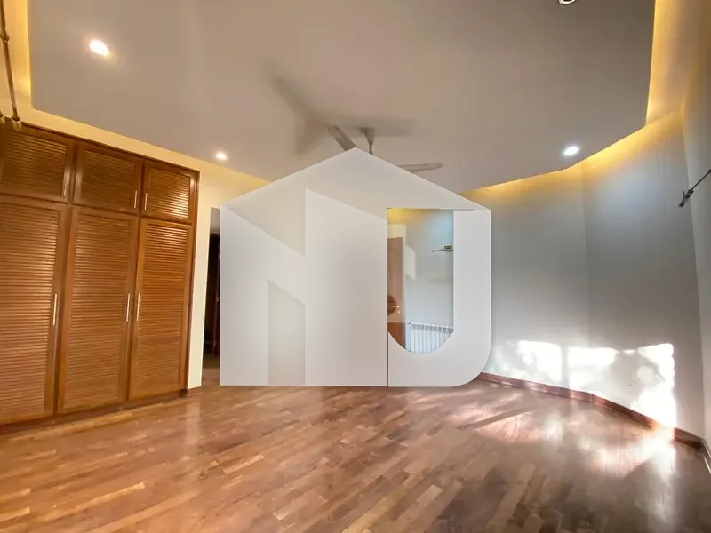 Beautiful House With Big Lawn Available For Rent On Prime Location, photo 12