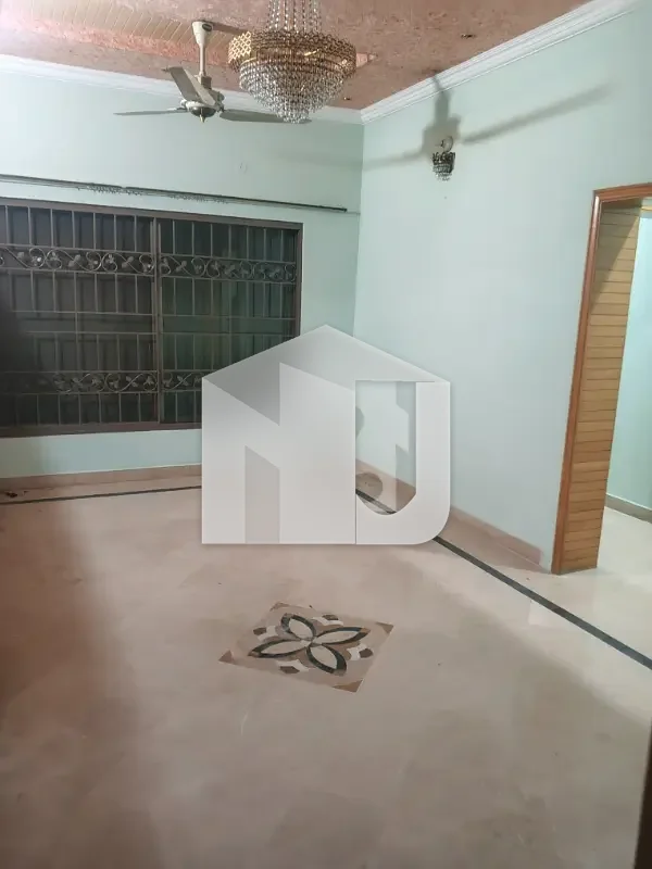 I-8/4 TRIPLE STOREY HOUSE 10 BEDROOMS 13 WASHROOMS 3 KITCHEN PROPER 3 FAMILY UNIT ONLY FOR FAMILY 6 LAC