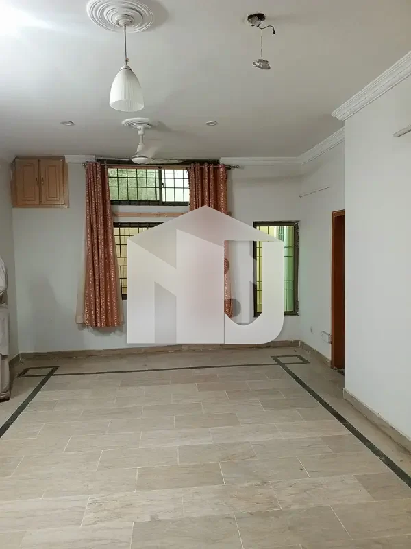 G9 6 Marla Beautiful House Like New, photo 9