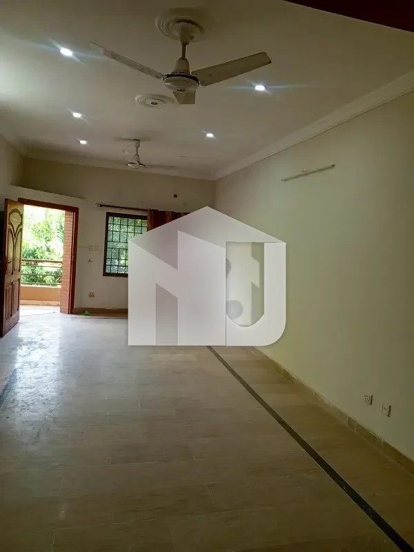 G9 6 Marla Beautiful House Like New, photo 11