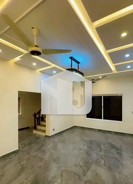 7 Marla House In Bani Gala, photo 3