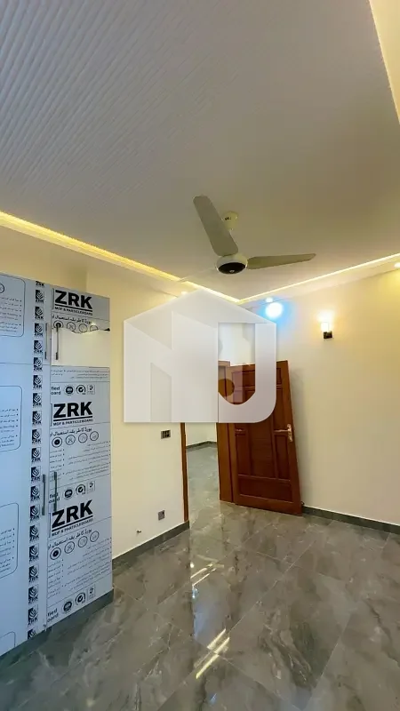 7 Marla House In Bani Gala, photo 9