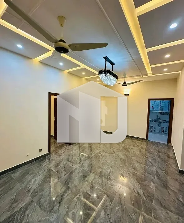 7 Marla House In Bani Gala, photo 8