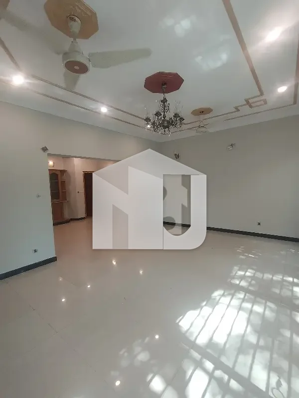 E-11 Mind Blowing Location What A Outstanding Full House 5 Beds For Rent, photo 2