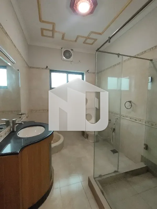E-11 Mind Blowing Location What A Outstanding Full House 5 Beds For Rent, photo 15