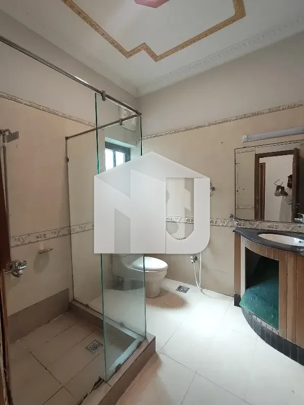 E-11 Mind Blowing Location What A Outstanding Full House 5 Beds For Rent, photo 24