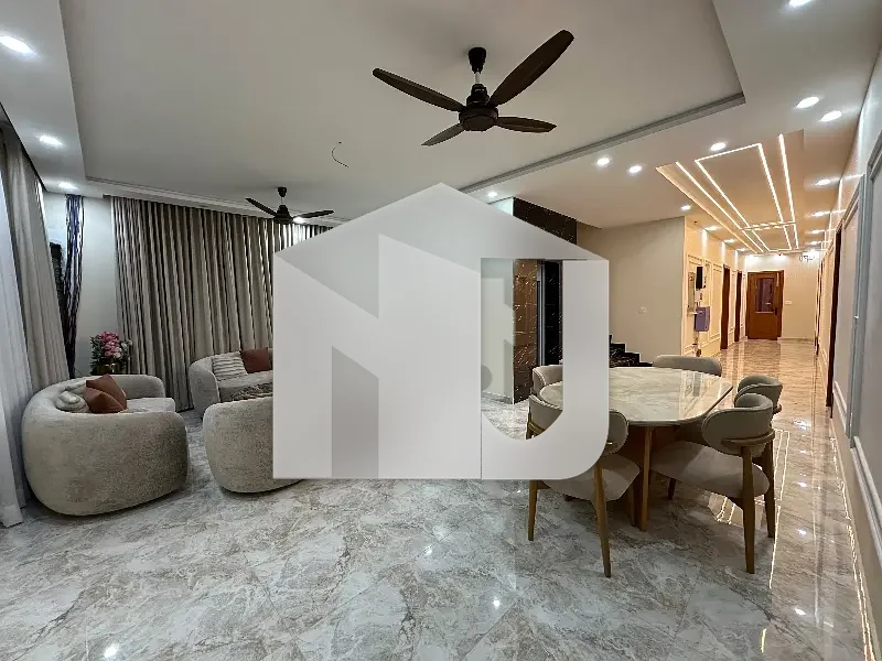 E-11 Luxurious Brand New Triple Storey Fully Furnished House With Lift 14 Beds, photo 25