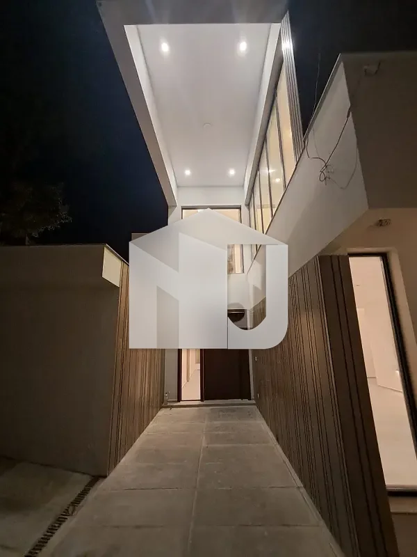 Prestigious Triple-Storey Residence | 9 Bedrooms | Luxury Living, photo 16