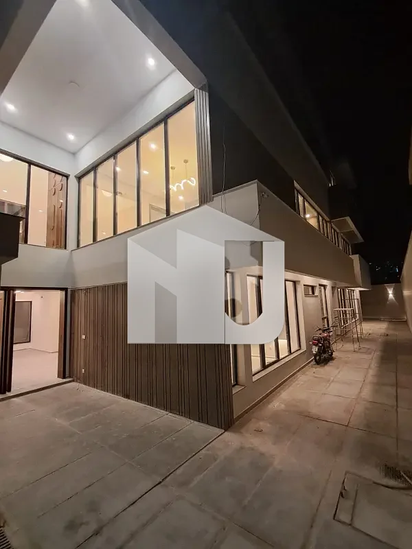 Prestigious Triple-Storey Residence | 9 Bedrooms | Luxury Living, photo 18