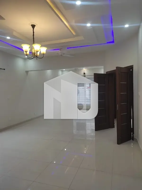 10 Marla Beautiful House For Rent, photo 26