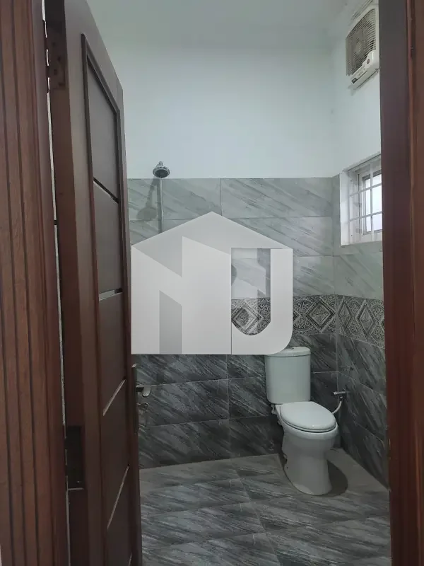 10 Marla Beautiful House For Rent, photo 2