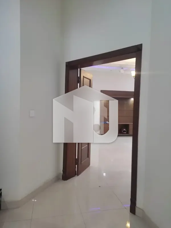 10 Marla Beautiful House For Rent, photo 14