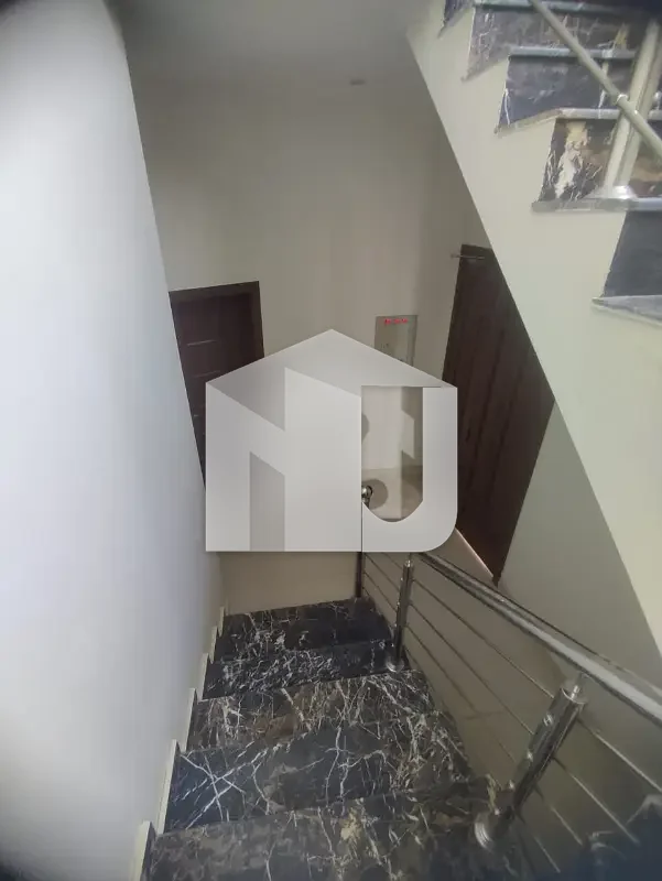 10 Marla Beautiful House For Rent, photo 13