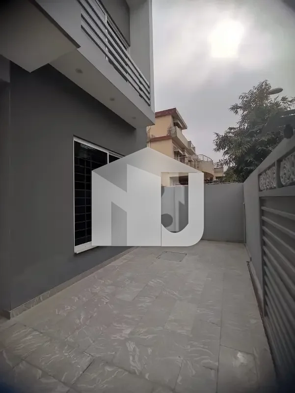 10 Marla Beautiful House For Rent, photo 19