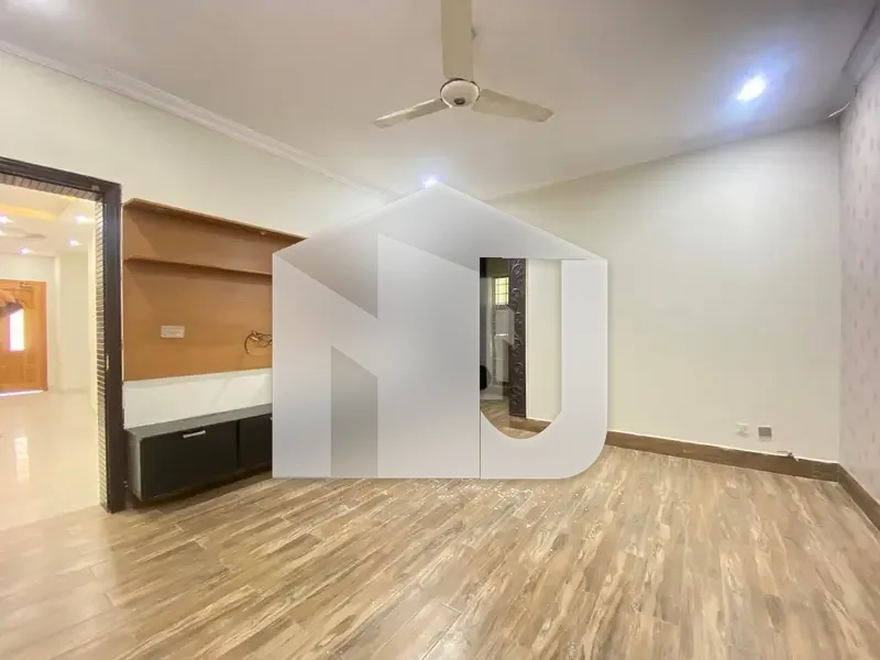 Beautiful Property Available For Rent On Prime Location, photo 15