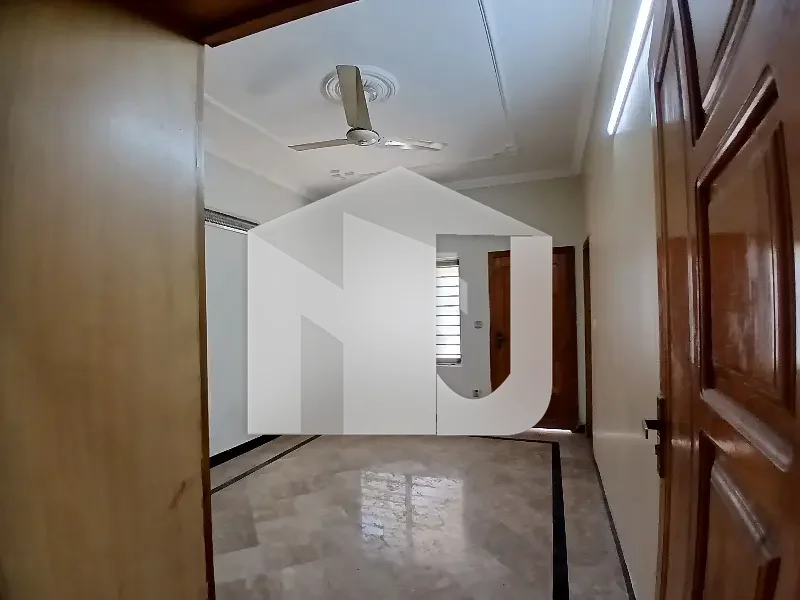 G13 30x60 Ful House Available For Rent, photo 7