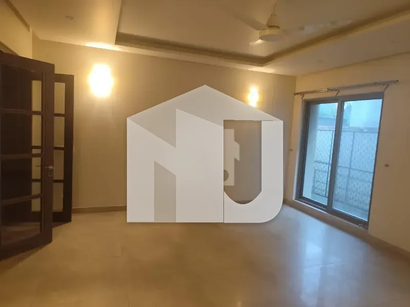 Outclass Newly Constructed House For Rent, photo 14