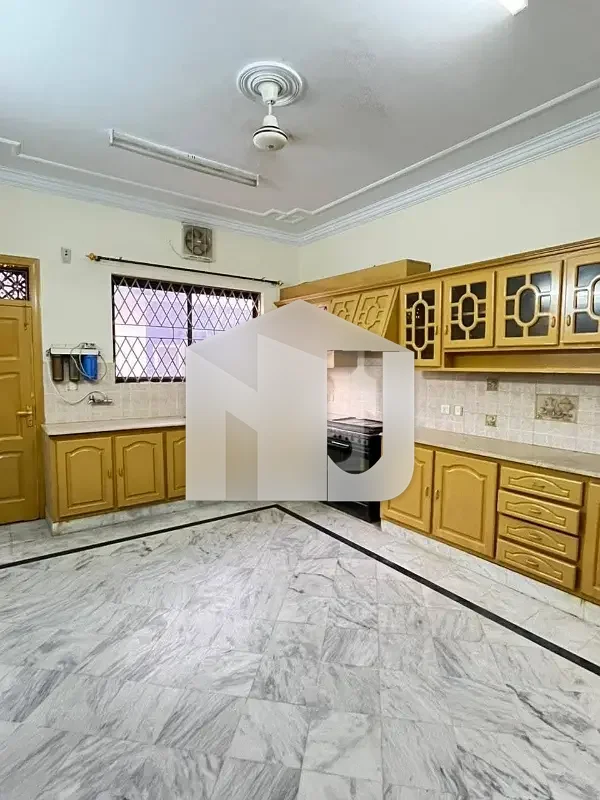 Full House For Rent 6 Bedrooms Attached Bathroom Drawing TV Lounge Kitchen Servant, photo 2