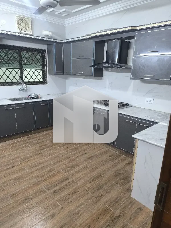 5 Beds & 5 Baths Full House Available For Rent In G-10, photo 3