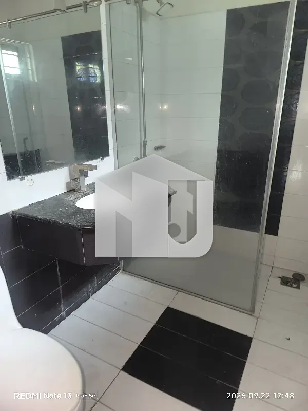 6 Bedrooms & 6 Bathrooms Full House Available For Rent In G-10, photo 5