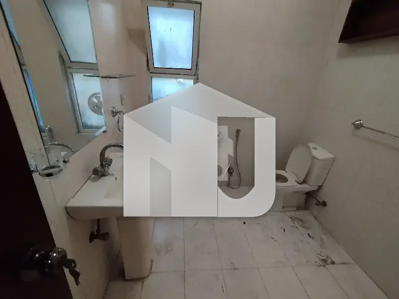 A Beautiful 500 Yard House Is Available For Rent, photo 10