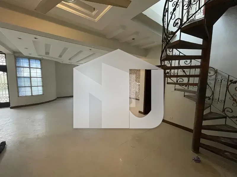 16 Marla Triple Storey 7 Bedroom Attached Washroom Neat And Clean House Available For Rent Demand 330000 At Prime Location, photo 2