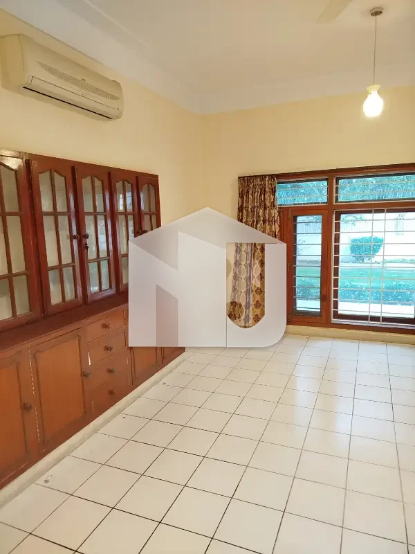 House With Big Lawn For Rent In F-7, photo 5