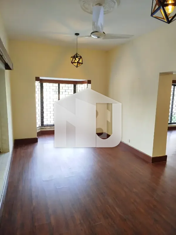 House With Big Lawn For Rent In F-7, photo 3