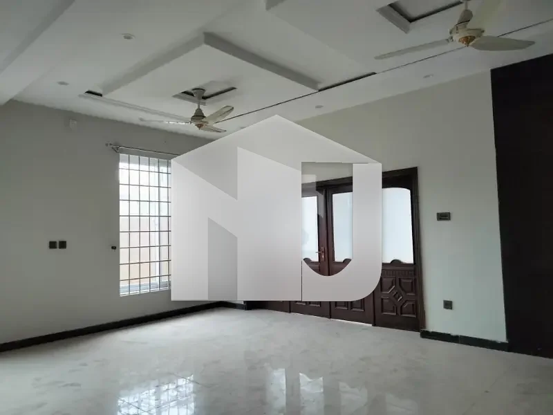 In MPCHS - Block E House For Rent Sized 1 Kanal, photo 4