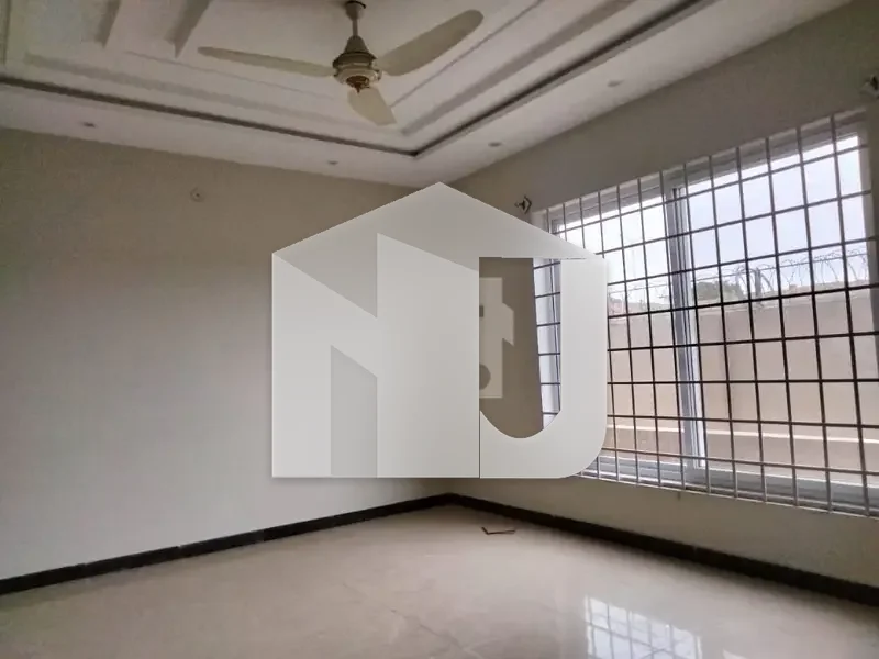In MPCHS - Block E House For Rent Sized 1 Kanal, photo 6