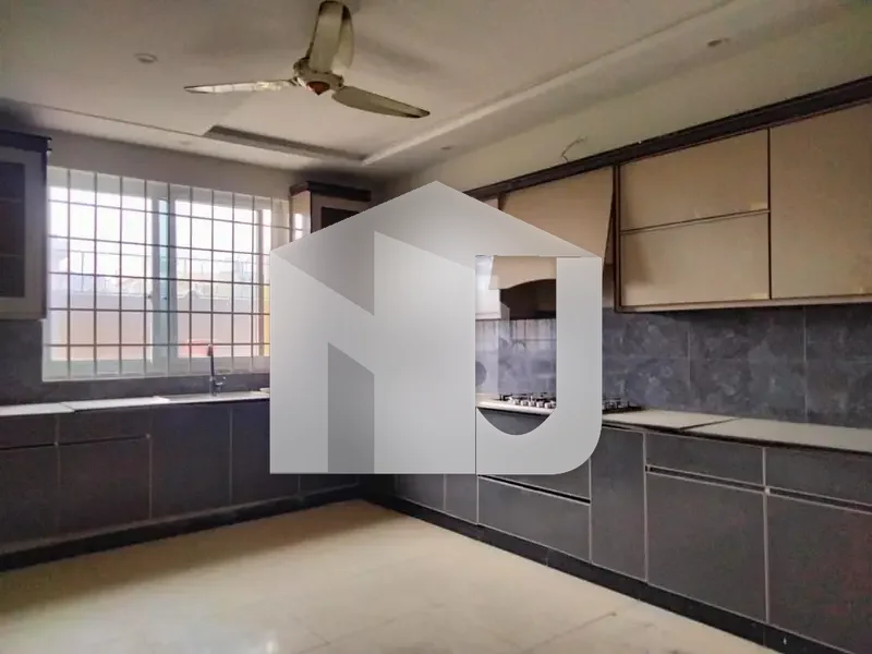 In MPCHS - Block E House For Rent Sized 1 Kanal, photo 3