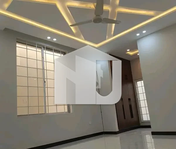 Aesthetic House Of 10 Marla For rent Is Available, photo 5