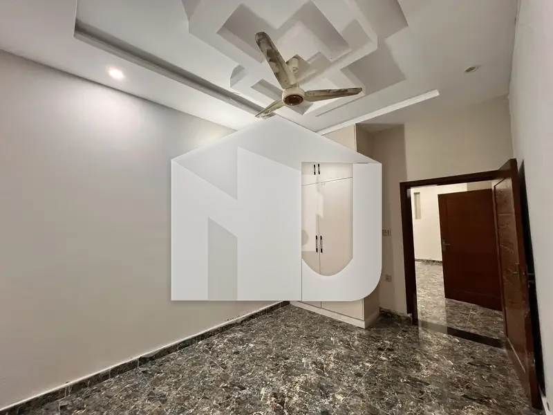 10 Marla Triple Storey House Available For Rent G-13/2, photo 22