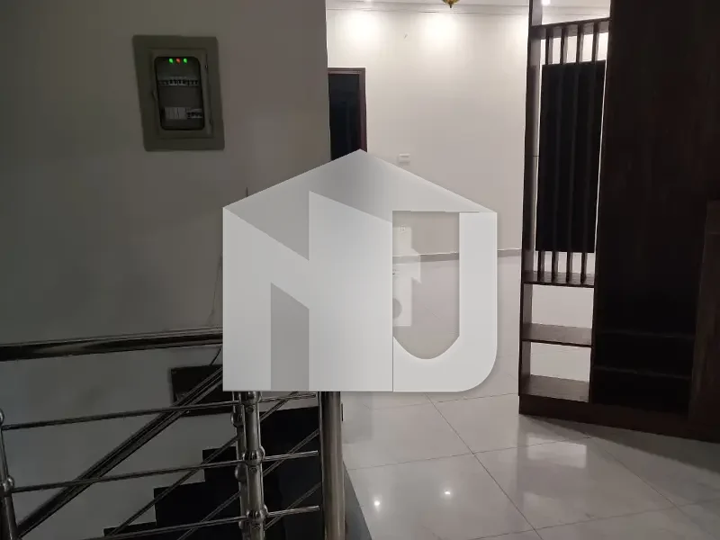 10 Marla Premium House for Rent | 5 Beds | G+1, photo 4