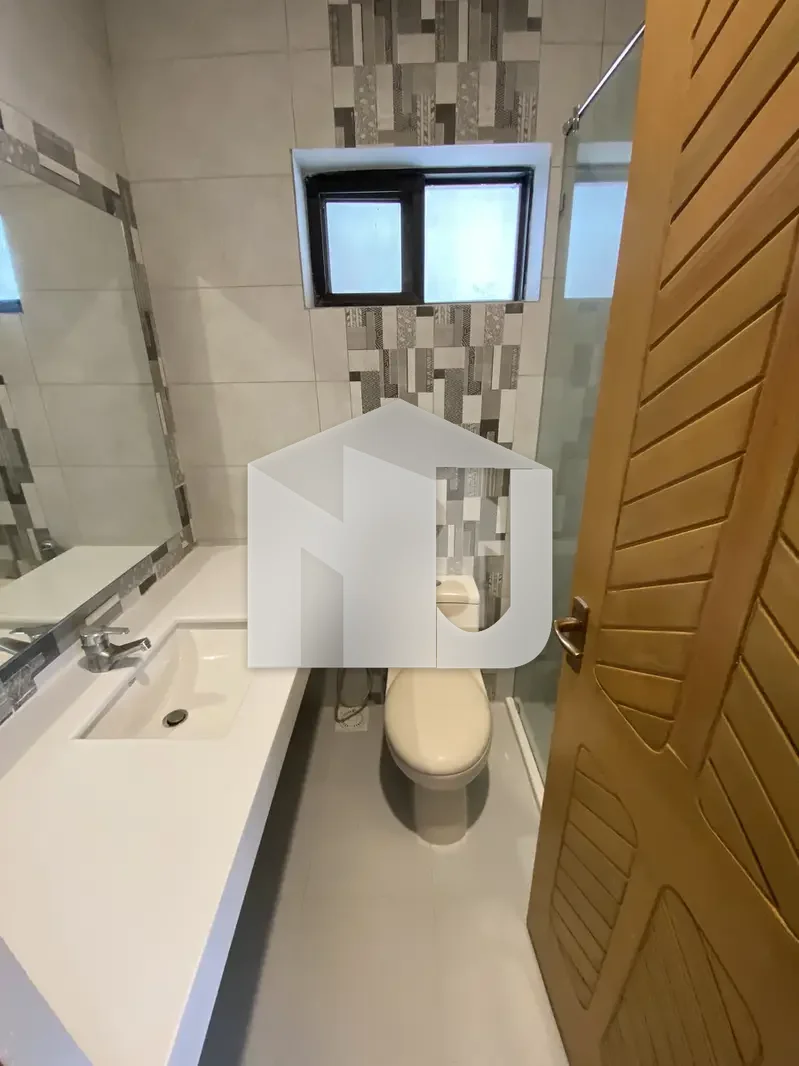 Like New Spacious Renovated House For Rent, photo 12