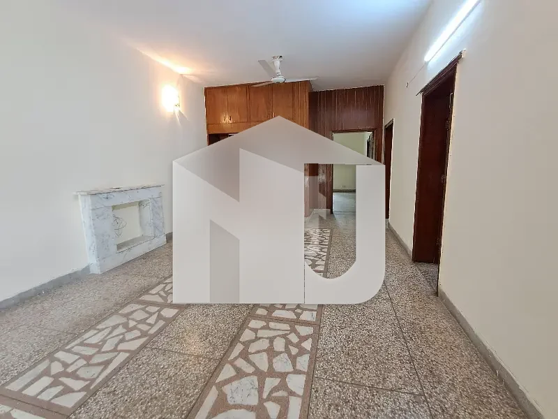 F-10 Beautiful House 2 Kitchen With Extra Land House Available For Rent, photo 6
