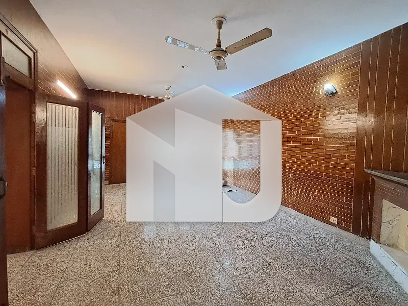F-10 Beautiful House 2 Kitchen With Extra Land House Available For Rent, photo 3