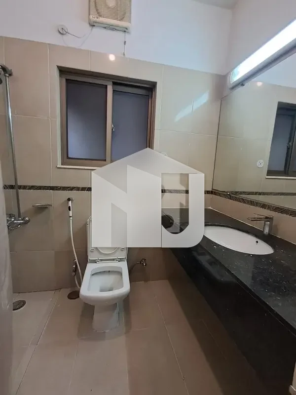 F-11 Beautiful Location Full House Available For Rent, photo 11