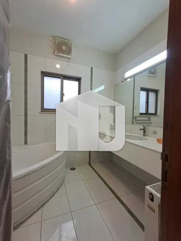 F-11 Beautiful Location Full House Available For Rent, photo 2