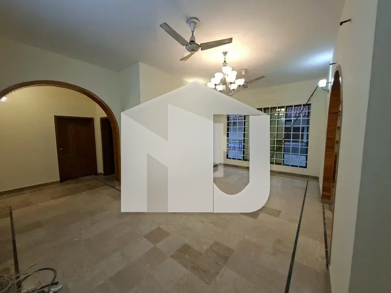 1 Kanal House For Rent In I-8/2, photo 2