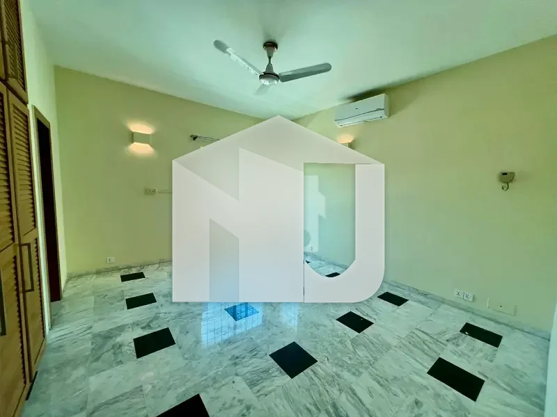 HOUSE AVAILABLE FOR RENT Prime Location: F-8, Islamabad 533 Sq. Yards House, photo 12
