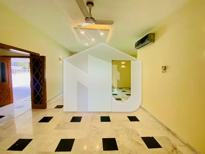 HOUSE AVAILABLE FOR RENT Prime Location: F-8, Islamabad 533 Sq. Yards House, photo 4