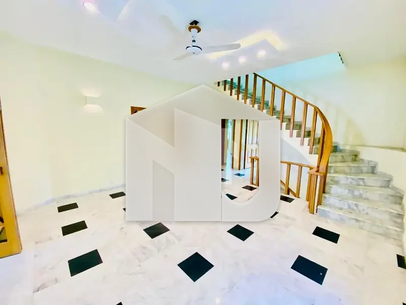 HOUSE AVAILABLE FOR RENT Prime Location: F-8, Islamabad 533 Sq. Yards House, photo 5