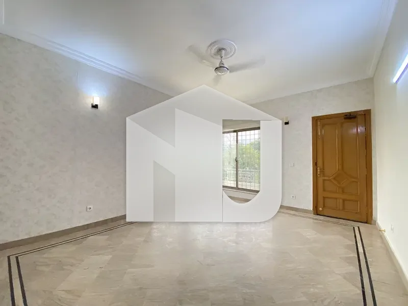 Beautiful Corner House Available For Rent On Extremely Prime Location, photo 2