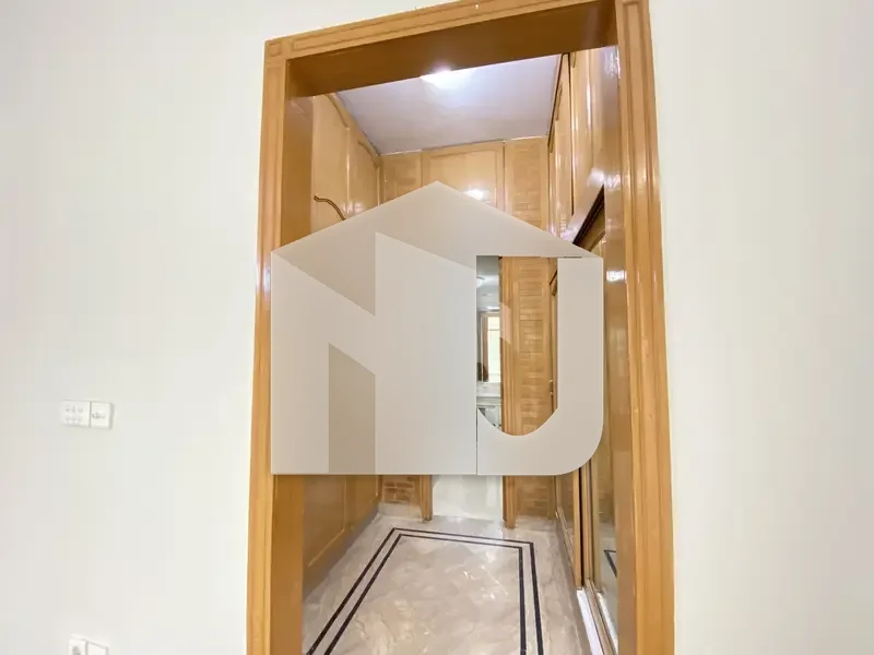 Beautiful Corner House Available For Rent On Extremely Prime Location, photo 8