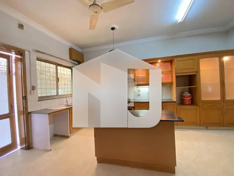 Beautiful Corner House Available For Rent On Extremely Prime Location, photo 10