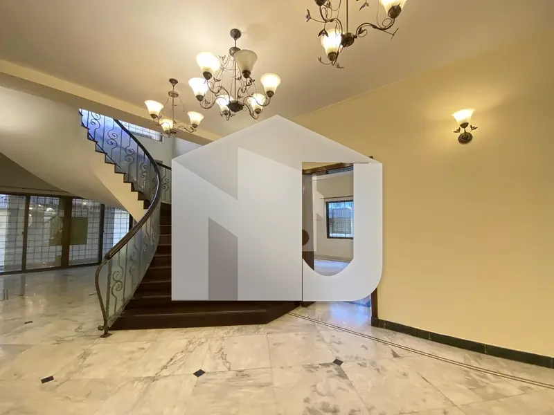 Beautiful House With Two Car Porch Available For Rent On Prime Location, photo 10